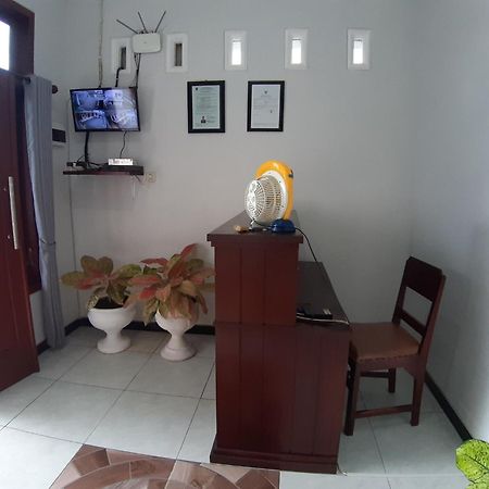 Oyo 2826 Panderman Residence Blitar Extérieur photo