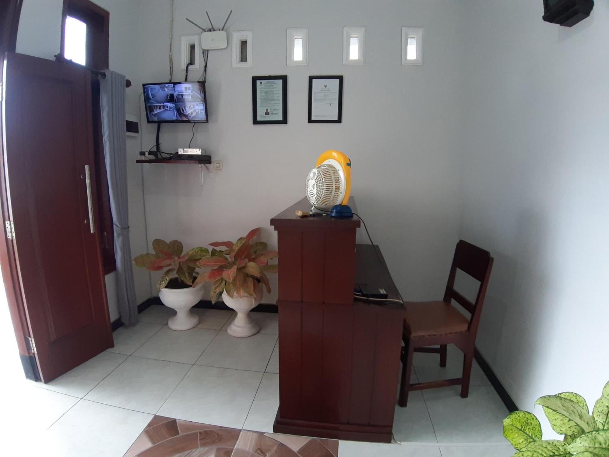 Oyo 2826 Panderman Residence Blitar Extérieur photo
