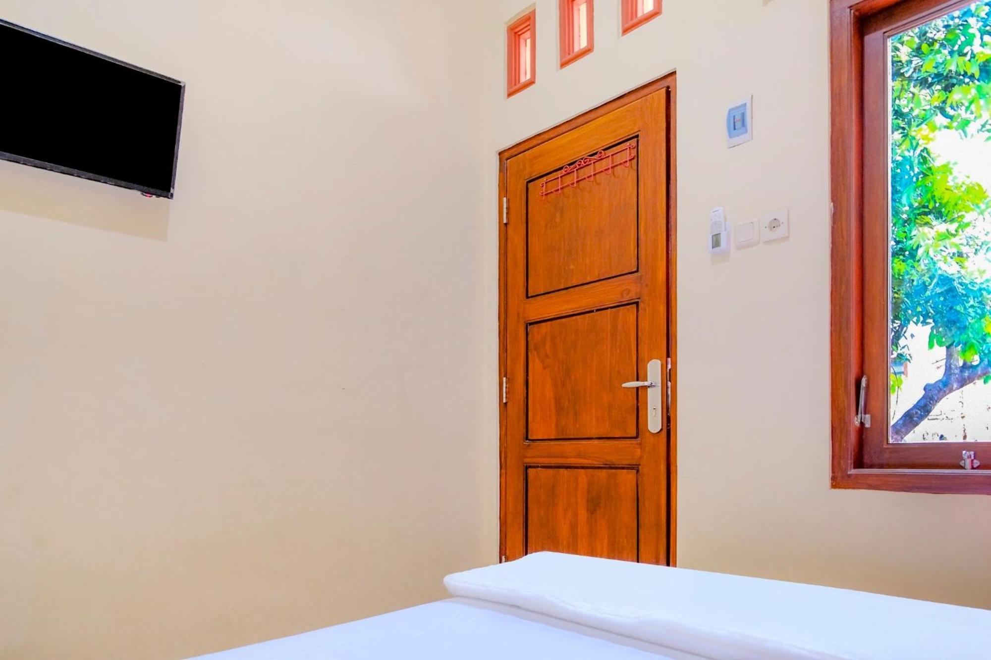 Oyo 2826 Panderman Residence Blitar Extérieur photo