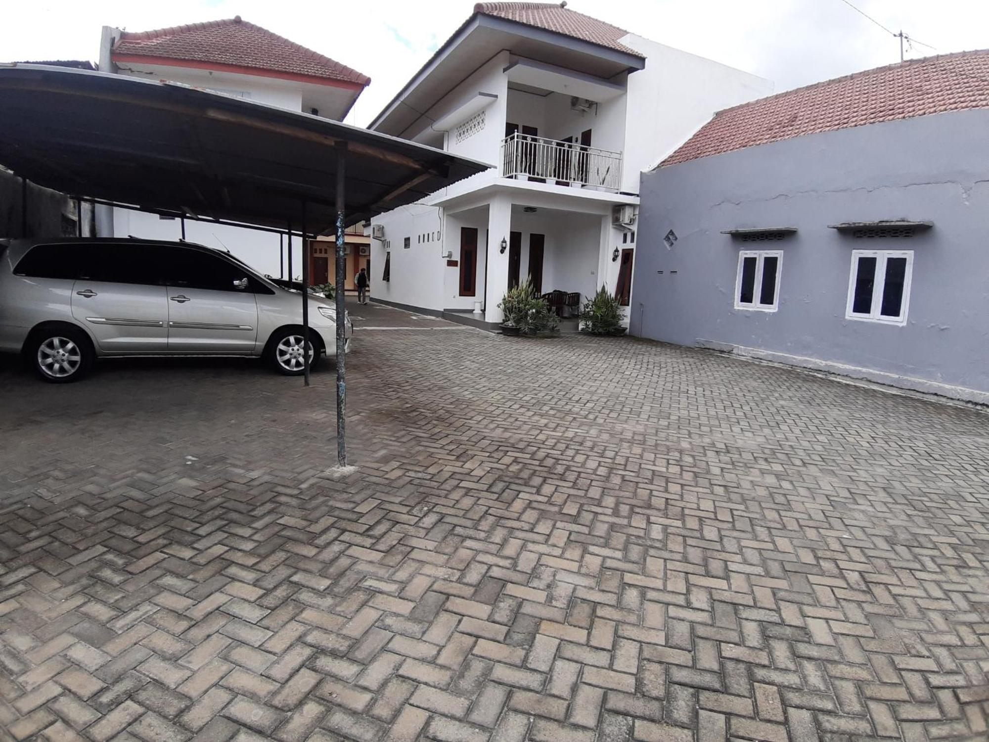 Oyo 2826 Panderman Residence Blitar Extérieur photo