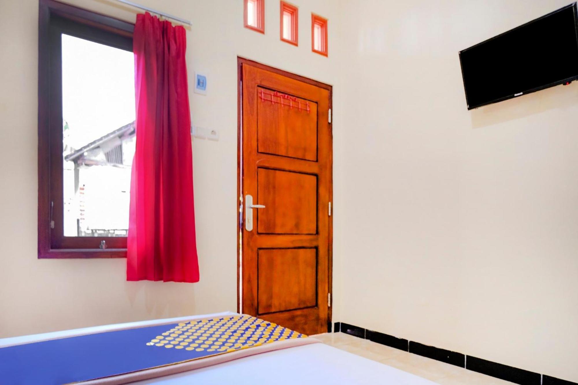 Oyo 2826 Panderman Residence Blitar Extérieur photo