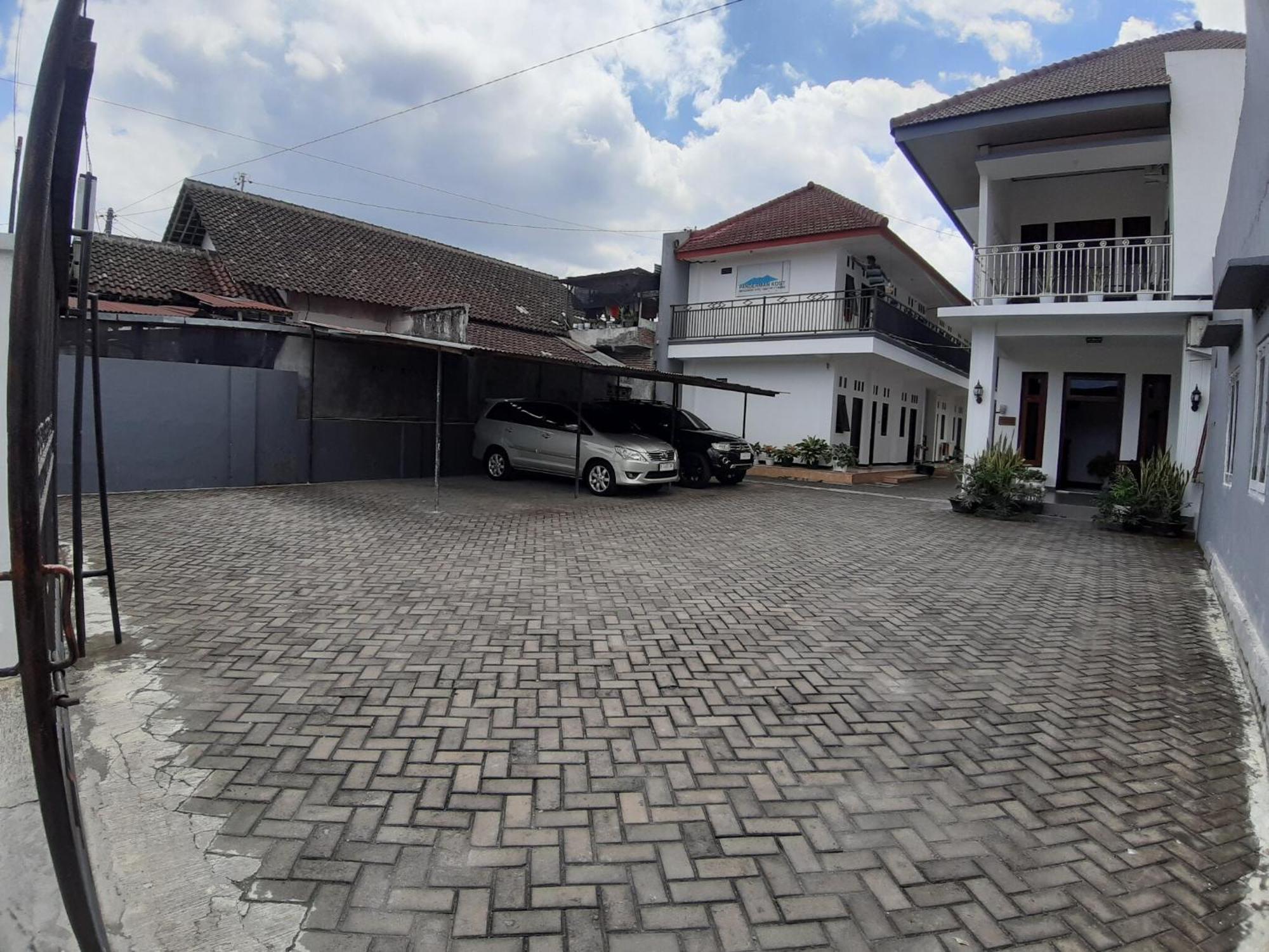 Oyo 2826 Panderman Residence Blitar Extérieur photo