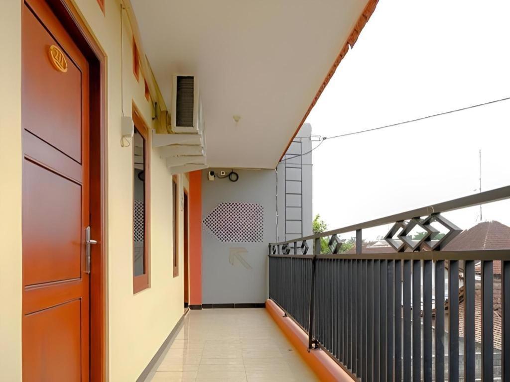 Oyo 2826 Panderman Residence Blitar Extérieur photo