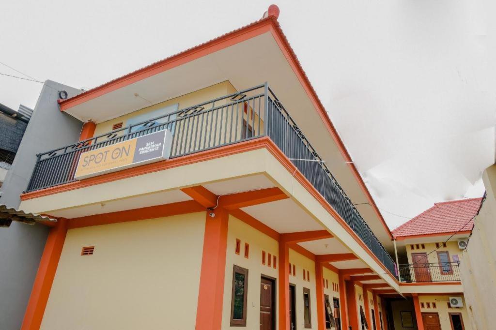 Oyo 2826 Panderman Residence Blitar Extérieur photo