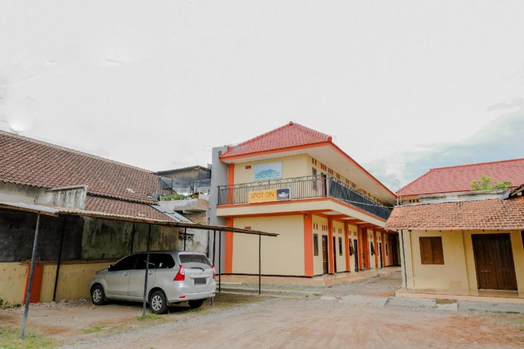 Oyo 2826 Panderman Residence Blitar Extérieur photo