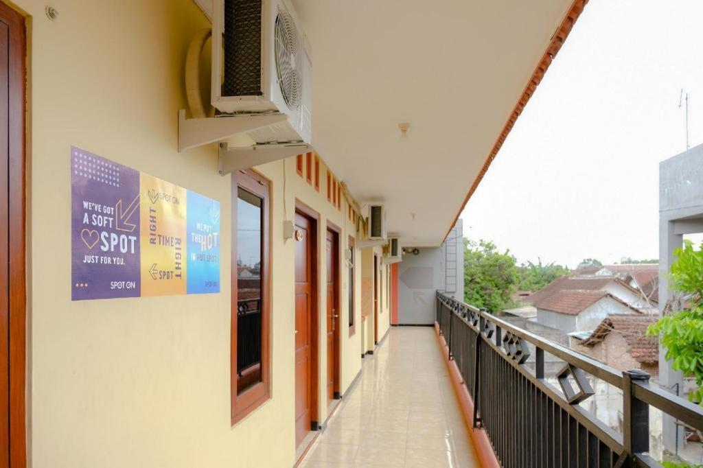 Oyo 2826 Panderman Residence Blitar Extérieur photo