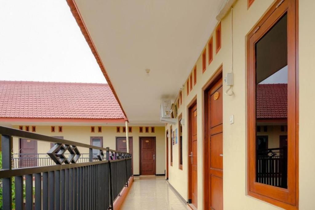 Oyo 2826 Panderman Residence Blitar Extérieur photo